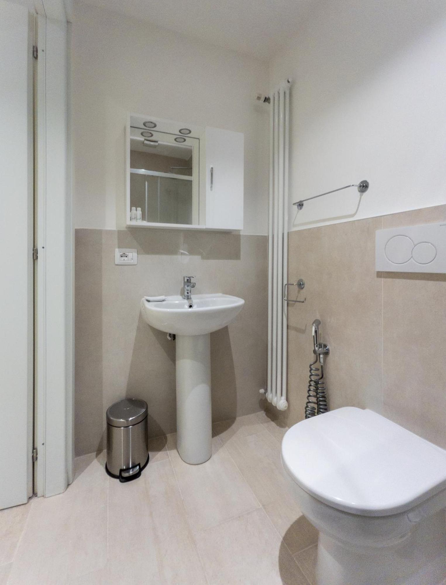 Rrrapido Holy Suites And Rooms - Via Sardegna Milán Exterior foto